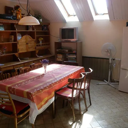Apartment In 19129
